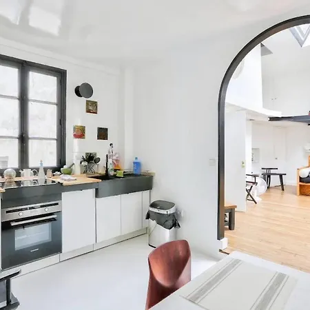 Апартаменты On Rue Pierre Fontaine