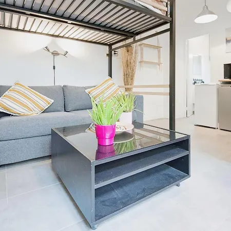 Charming Steps Away From Montmartre Apartment *