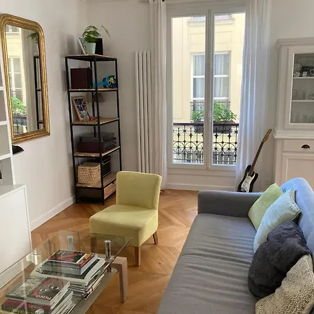 Bright In The Heart Of Le Marais Apartment