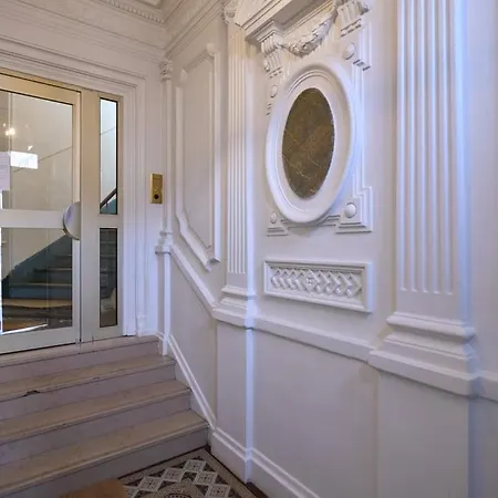 Bright 1br Parisian Retreat Italy Square | By Airnest