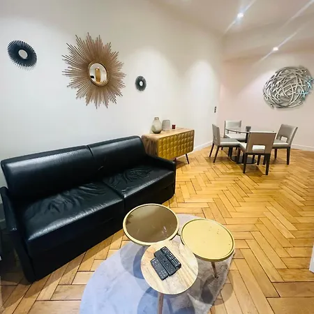 Tour Eiffel Montaigne Апартаменты Париж