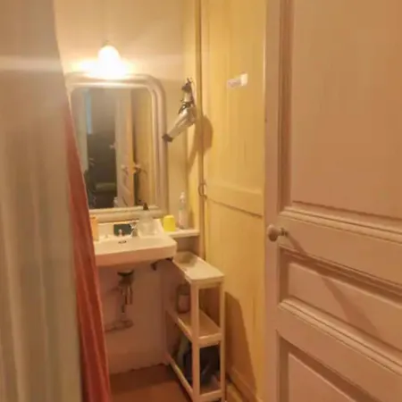 In Homestay Paris