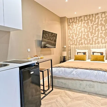 Situe Dans Le 11eme Arrondissement * Paris