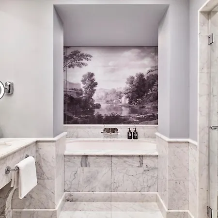 Barriere Fouquet's Hotel Paris