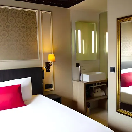 Le Montmartre Saint Pierre Hotel 3*