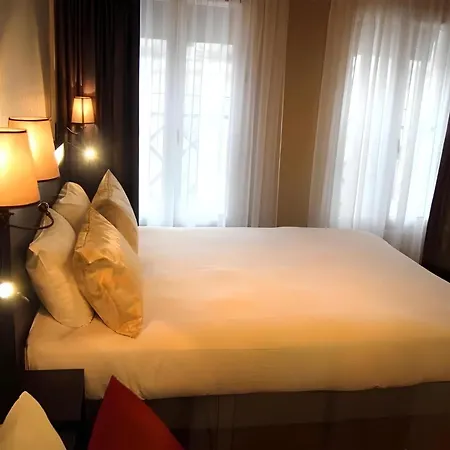 Le Montmartre Saint Pierre Hotel 3*