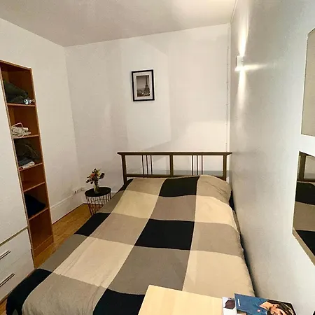 Cosy Dans Partage 2 Pieces Proche Tour Eiffel Cozy Bedroom In A Shared 2-room Near Eiffel Tower Homestay szállás *