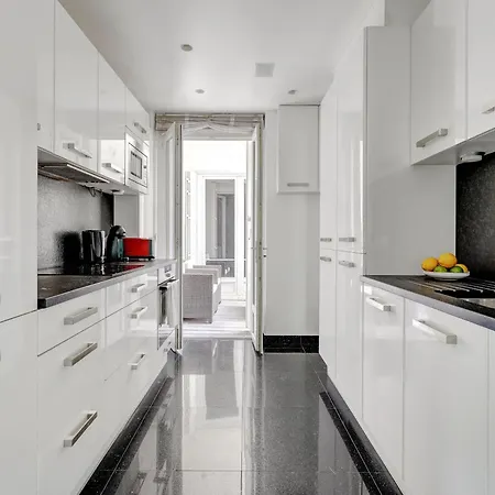Апартаменты Elegant 3br Champs-elysees & Arc De Triomphe Париж