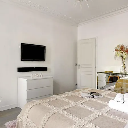 Апартаменты Elegant 3br Champs-elysees & Arc De Triomphe