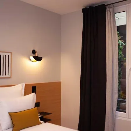 Hotel Tinah Paris, Champs Elysées 2*