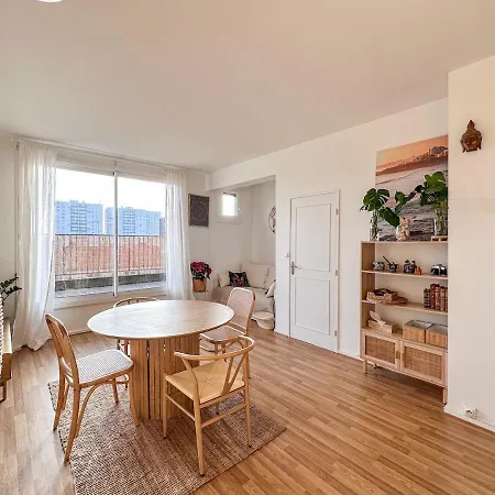 Parisian Nest - Panoramic Views - Free Parking Apartment *