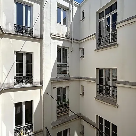 Apartment Charming 2-room Near Montmartre