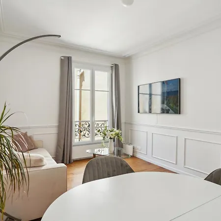 Le Xvie Chic - *