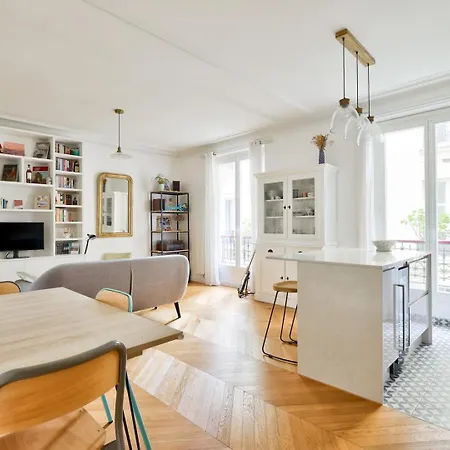 Bright In The Heart Of Le Marais Paris