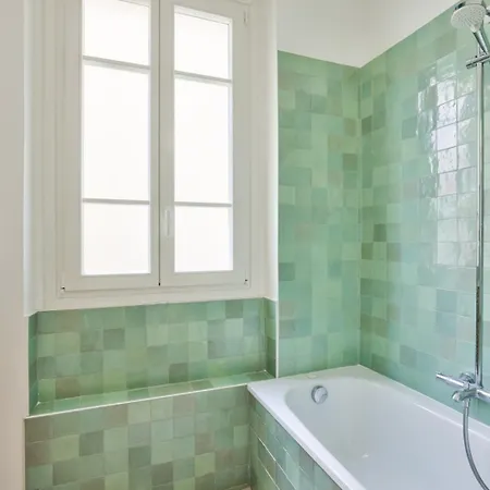 Bright In The Heart Of Le Marais Apartment