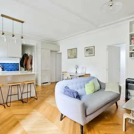 Bright In The Heart Of Le Marais Apartment