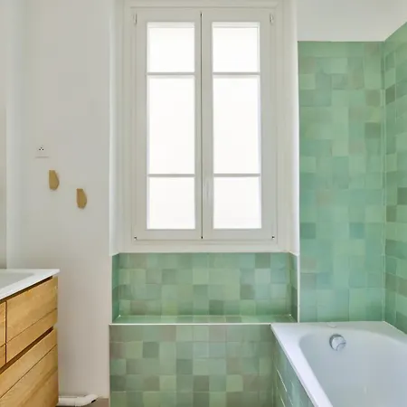 Bright In The Heart Of Le Marais Apartment