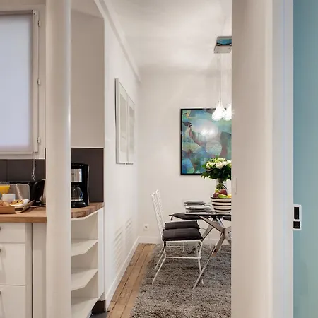 Apartment Sevigne Elegant Paris
