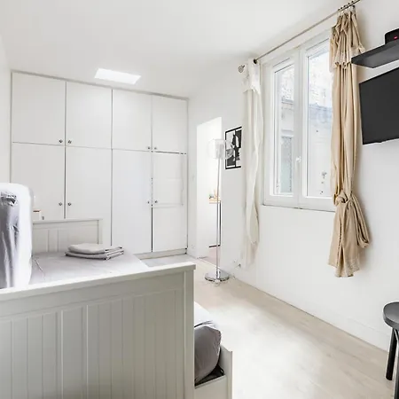 Charming Flat In Alesia Paris