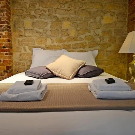 Short Group Temple Serviced Appartement