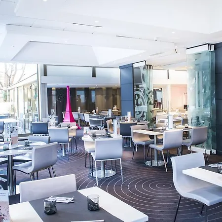 Mercure Centre Tour Eiffel מלון 4*
