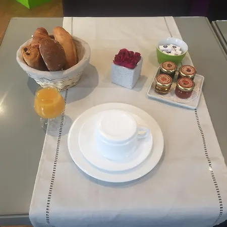 Du Parc Saint Charles 2* Paris