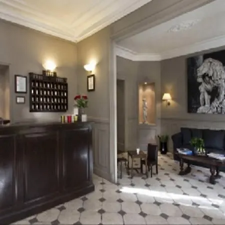 Hotel De La Porte Doree 3*