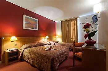 Eiffel Petit Louvre Отель 3*