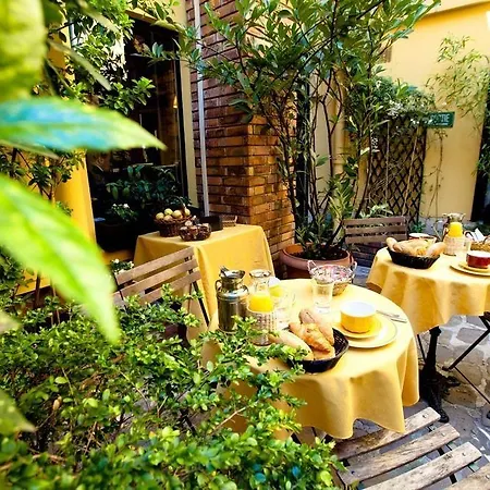 De La Tulipe Hotel