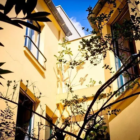 De La Tulipe Hotel