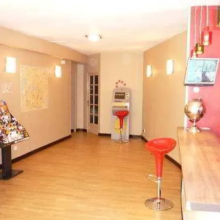 Hotel Montmartre Clignancourt París