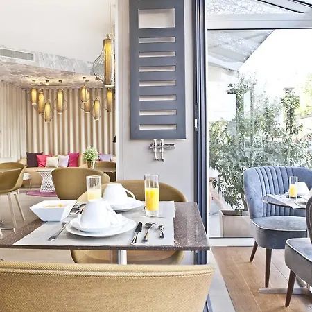 Otel Eiffel Segur