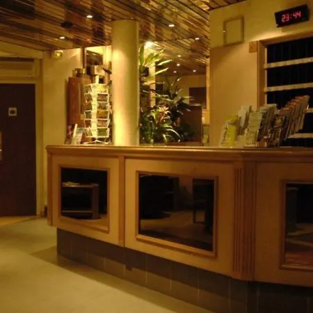 Trinité Haussmann Hotel
