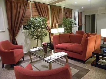 Des Deux Avenues Hotel