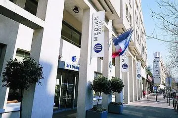 Median Porte De Versailles Szálloda