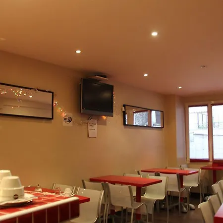 Hotel Montmartre Clignancourt París