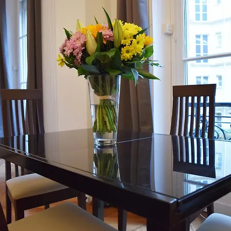 Square Bed & Breakfast 2*
