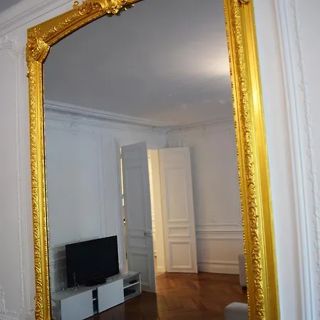 Square 2* Paris