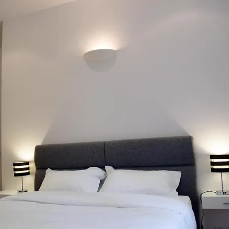 Bed & Breakfast Square 2*