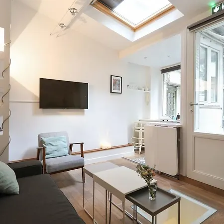 Modern 1 Bedroom Near Eiffel Tower * Париж