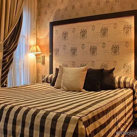 Hotel Lutece Port Royal