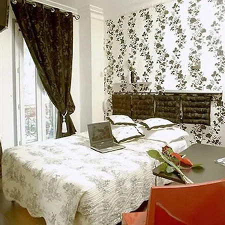 Korner Etoile Hotel