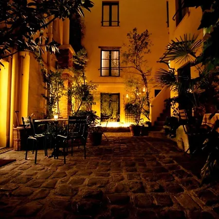 De La Tulipe Hotel