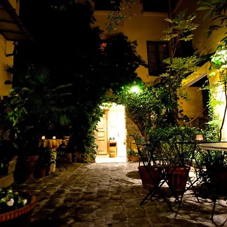 De La Tulipe Hotel 3*