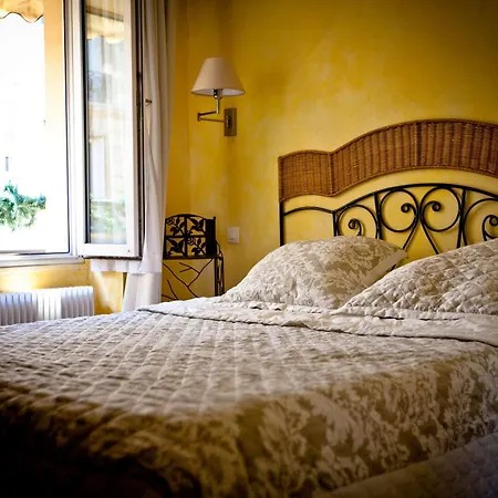 Hotel De La Tulipe 3*