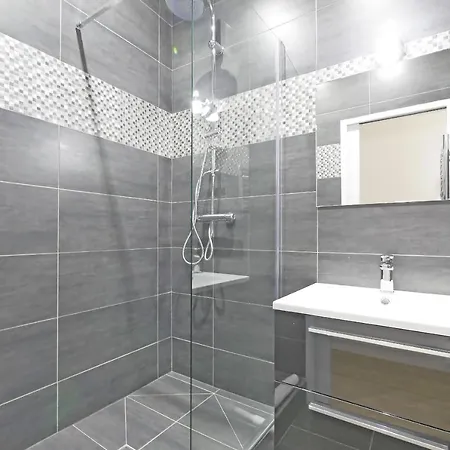 Apartament Faubourg Saint Honore Paryż