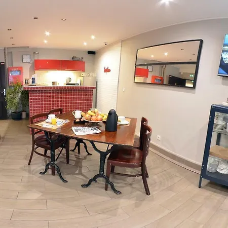 Montmartre Clignancourt Hotel París