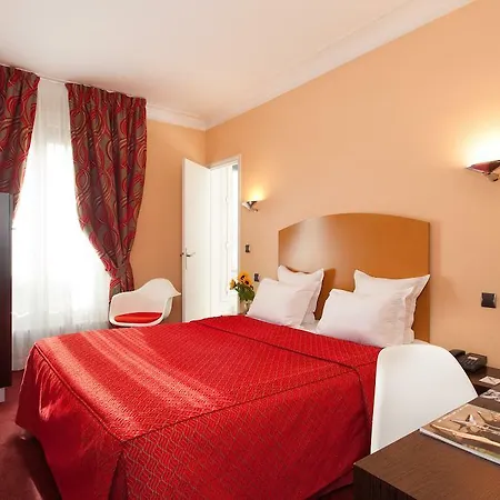 Nude Hotel 4*