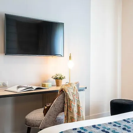 Hotel Nude Paris