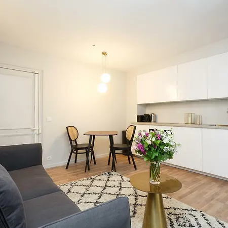 Habitat Parisien - Louvre Rivoli Apartment
